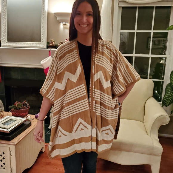 Poncho - Picture 1 of 3